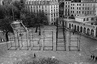 Organisation de l'espace de la cour de l'École Polytechnique à Paris - 6 Mai 1967 - Jean-Michel Sanejouand