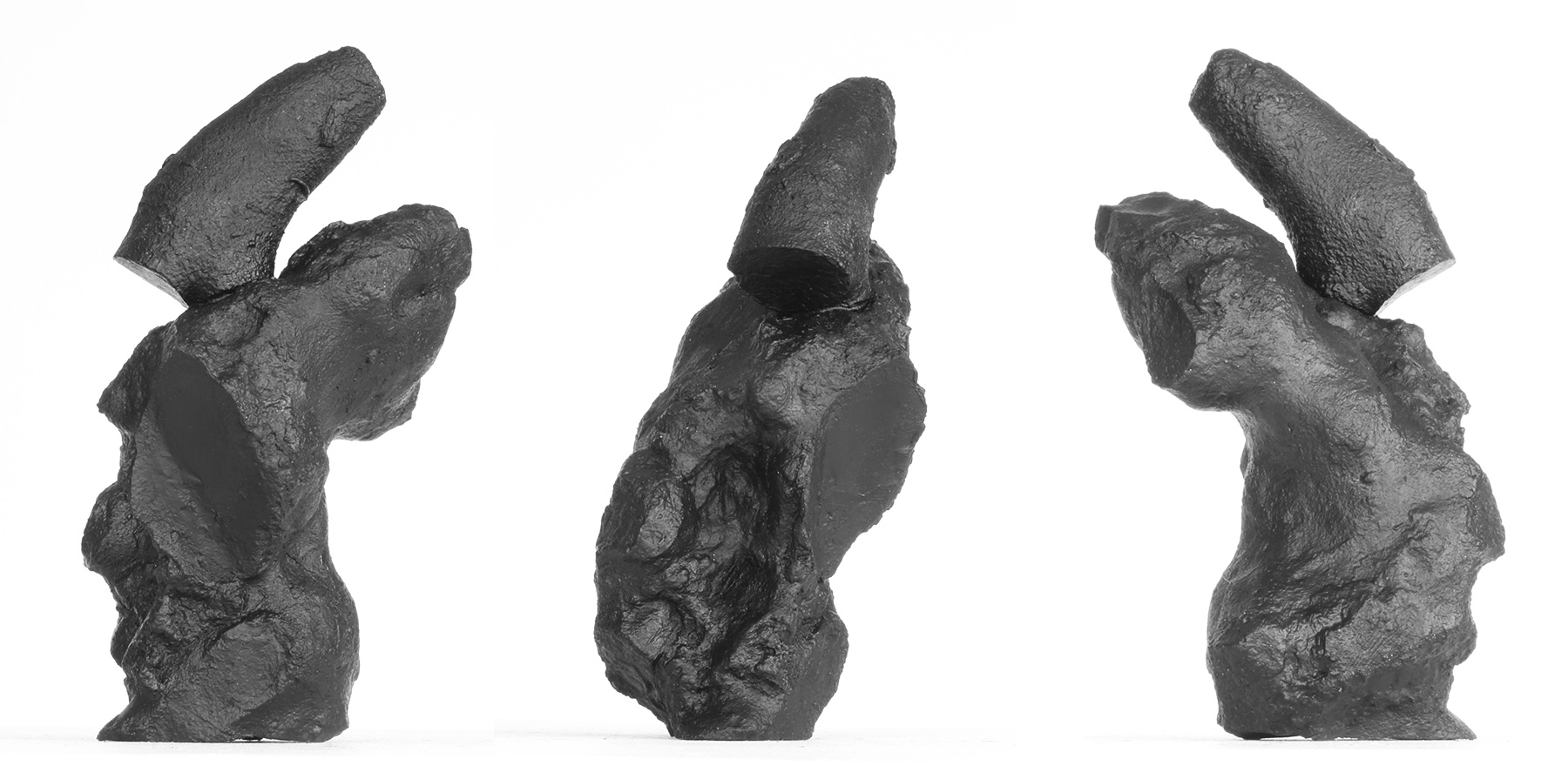 Jean-Michel Sanejouand - Sculpture - Sur l'épaule - 2011 - Stones painted in black